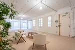 Sal&oacute;n minimalista en renovaci&oacute;n