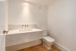 Ba&ntilde;o Minimalista con Lavabo de M&aacute;rmol