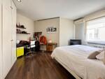 Dormitorio moderno con rinc&oacute;n de trabajo