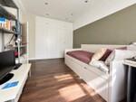 Dormitorio moderno con estudio y cama nido