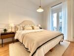 Dormitorio minimalista en tonos neutros