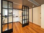 Cocina moderna tras puertas de vidrio (1)