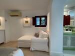 Habitacion verde ba&ntilde;o sofa chaise long.jpeg