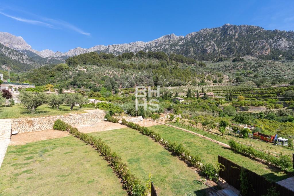 Newly built townhouse with mountain views for sale in Fornalutx