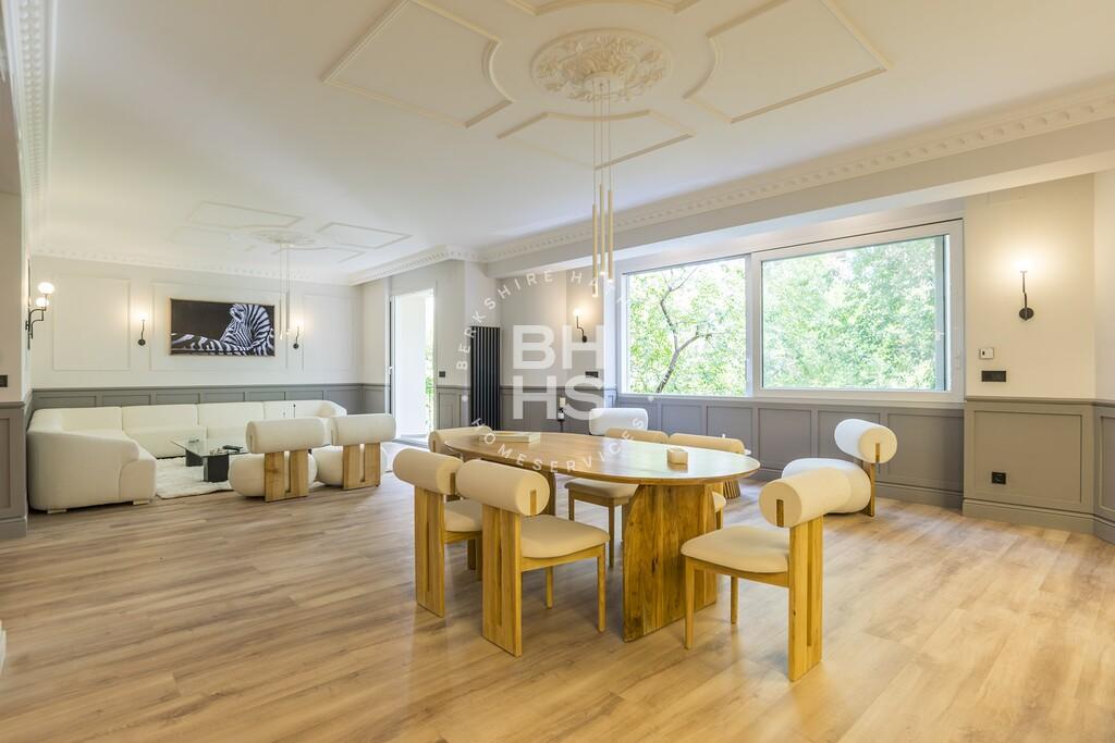 Spacious 4-bed penthouse with terrace in Goya, Salamanca