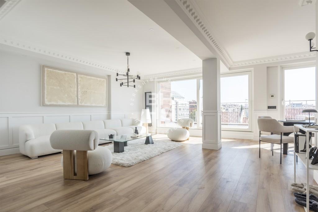Ático de 3 dormitorios con terraza en Recoletos, Salamanca