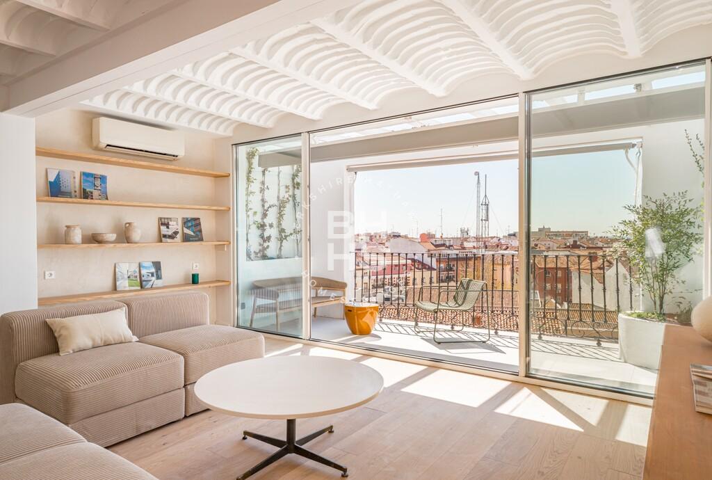 Ático de 4 dormitorios con terraza en Palacio, Centro