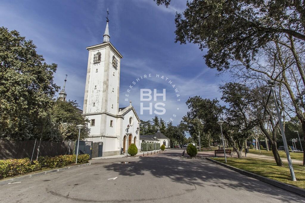 Villa for sale in La Moraleja