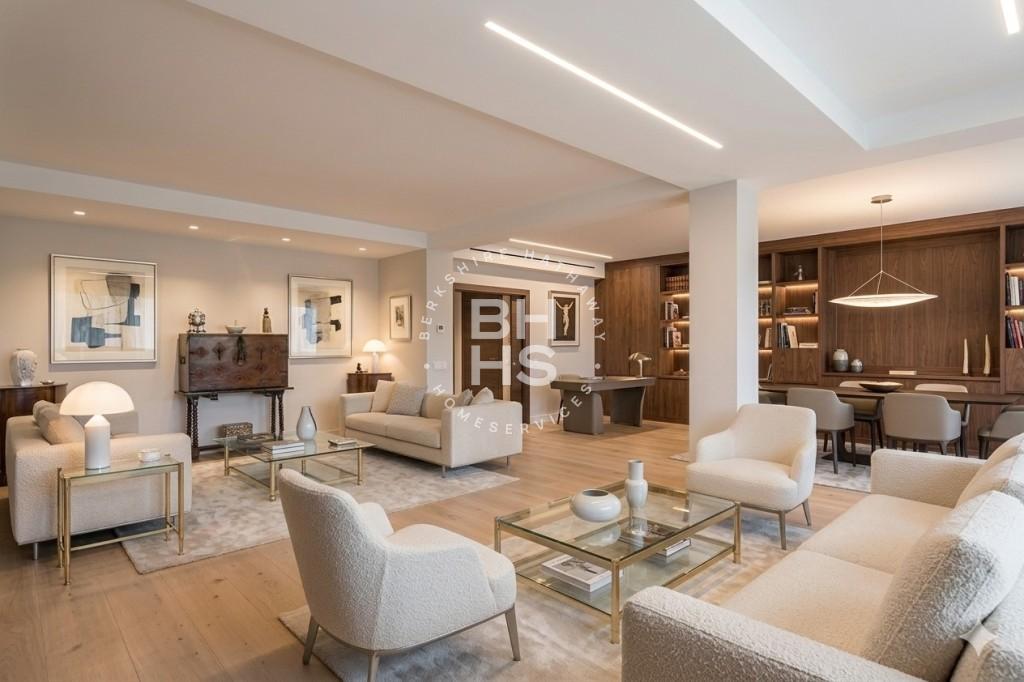 Amplio dúplex de 6 dormitorios con terraza en Nueva España, Chamartín