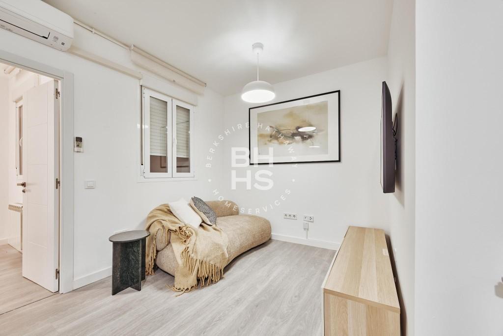 Modern 2-bed apartment with parking in Arapiles, Chamberí
