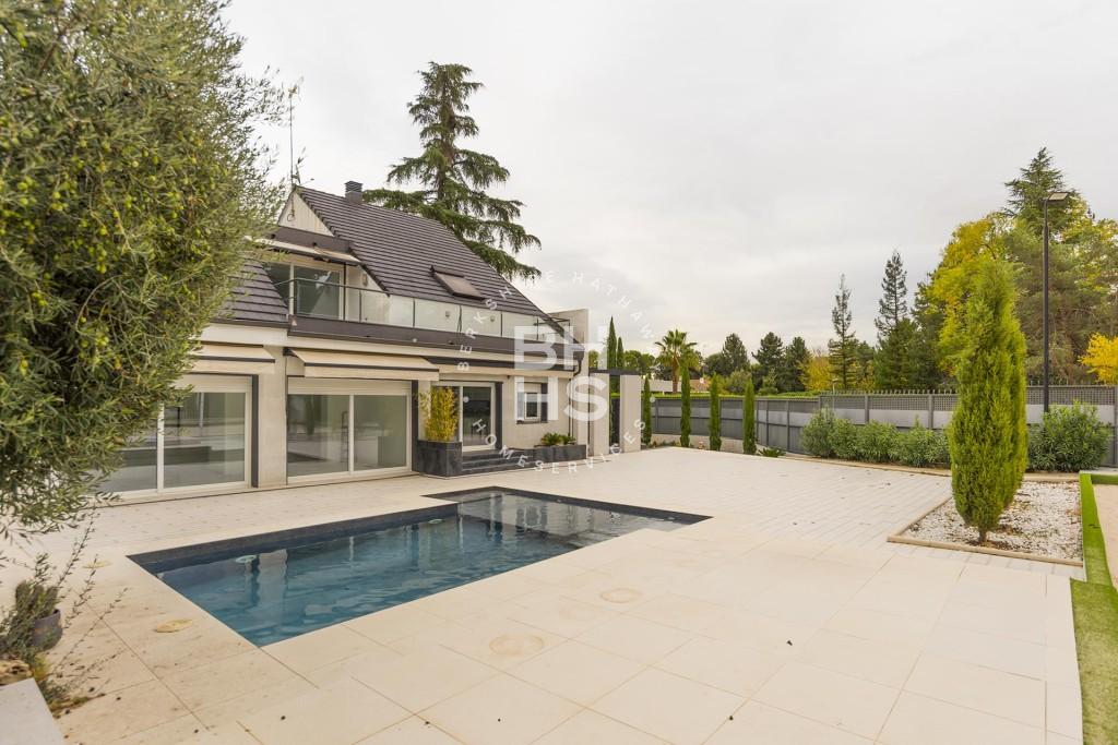 Villa for sale in La Moraleja
