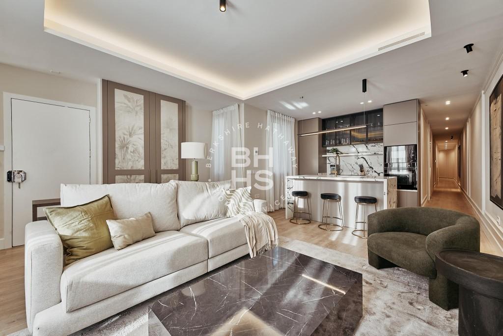 4-bed penthouse with terrace in Palacio, Centro