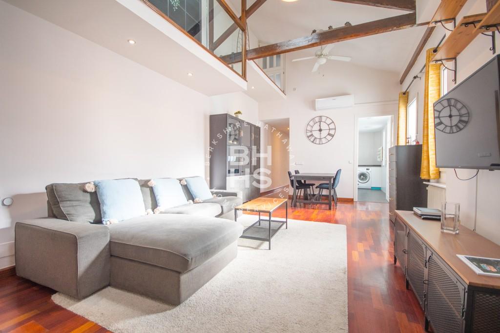 3-bed penthouse with parking in Goya, Salamanca