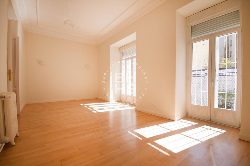 Renovated 3-bed apartment with parking in Lista, Salamanca
