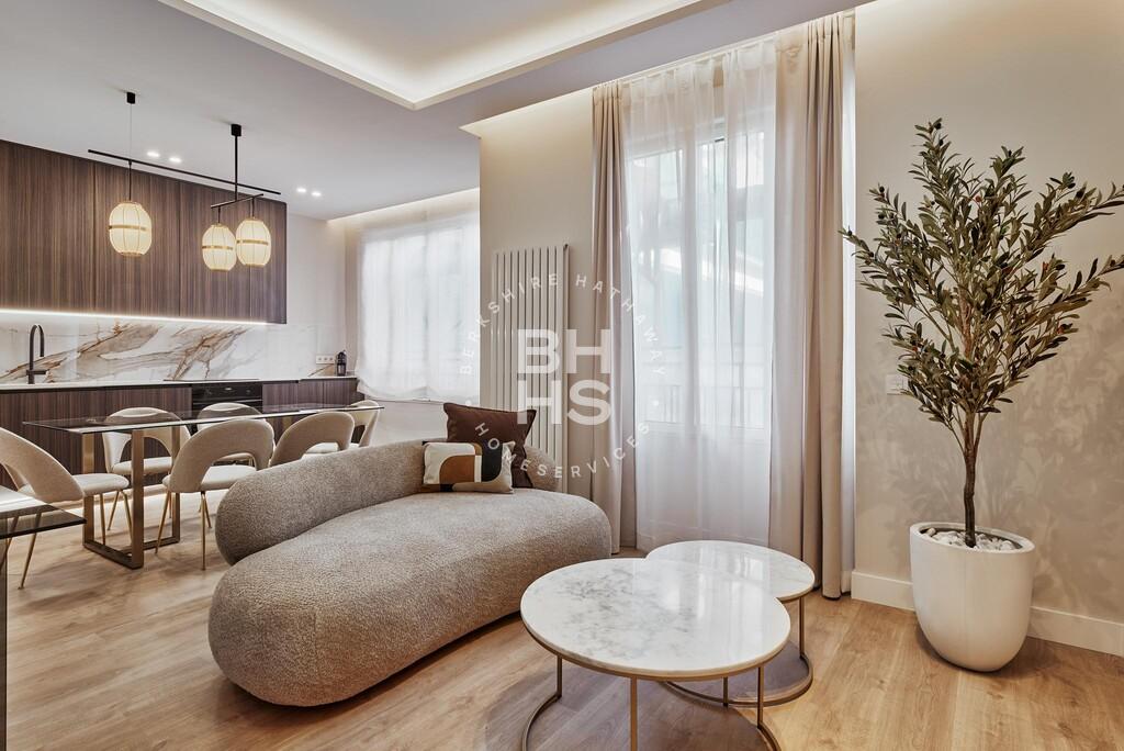 Renovated 3-bed penthouse with parking in Goya, Salamanca
