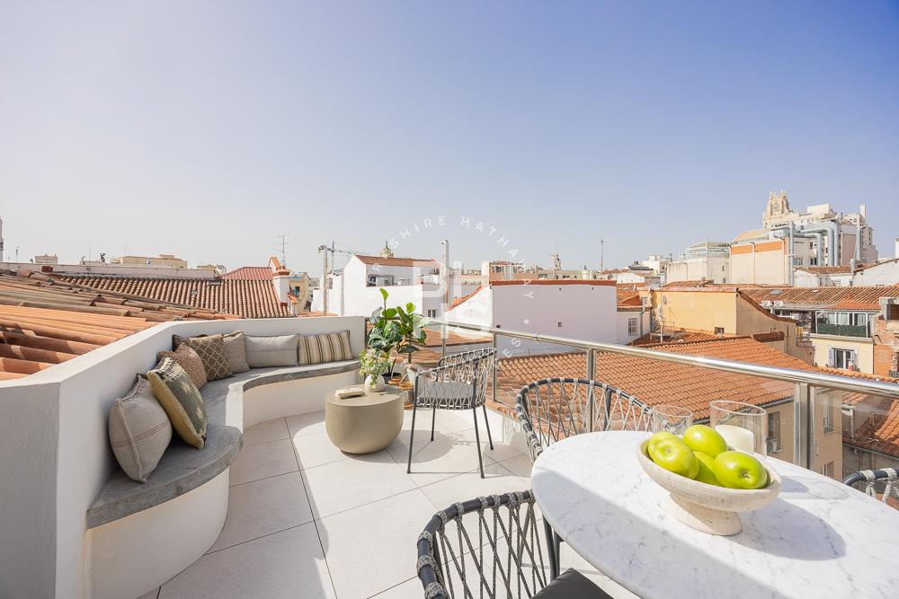 Ático de 2 dormitorios con terraza en Centro