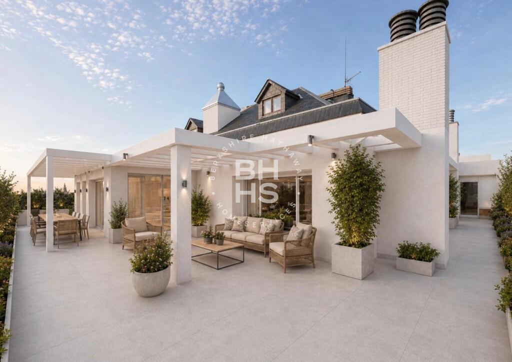 6-bed penthouse with terrace in Recoletos, Salamanca