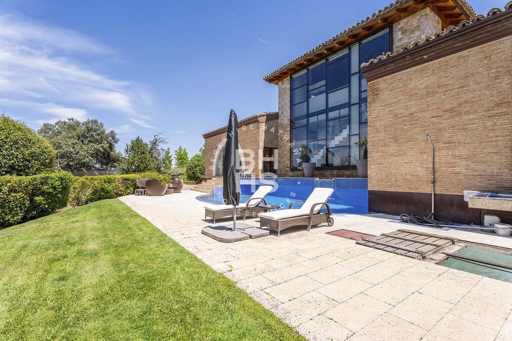 4-bed villa with parking in Ciudalcampo