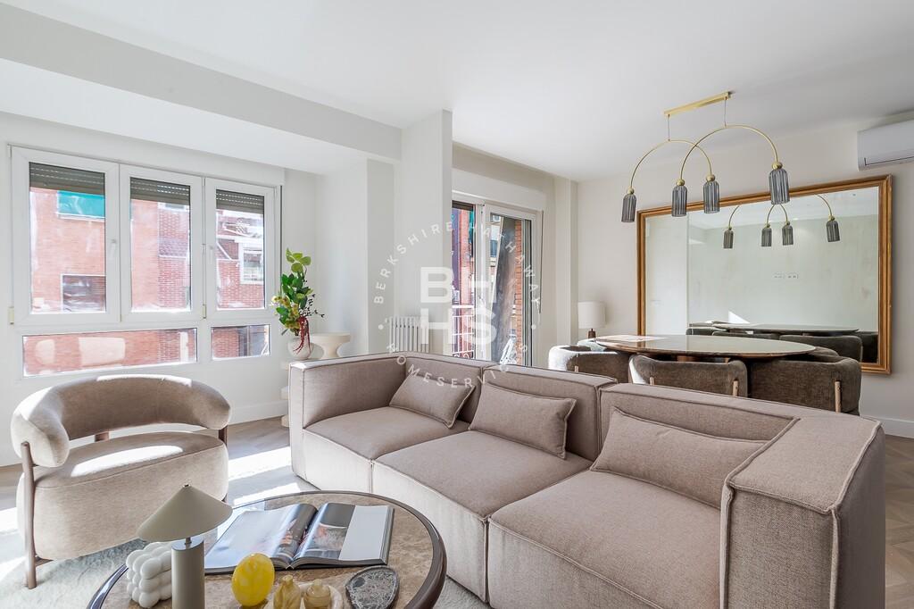 Bright 2-bed penthouse with terrace in Chamartín